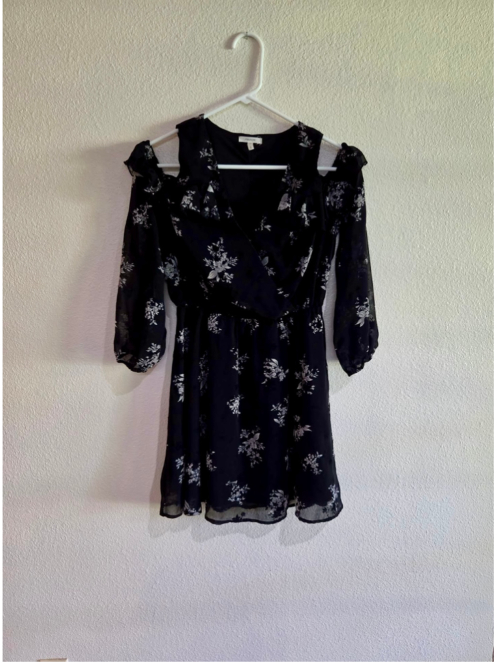 Maurices Floral Cold Shoulder Ruffle Wrap Mini Dress Black Gray Small W-274